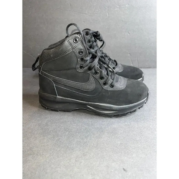 Nike manoadome triple black hiking training boots sneaker hi top mens size 7 NEW